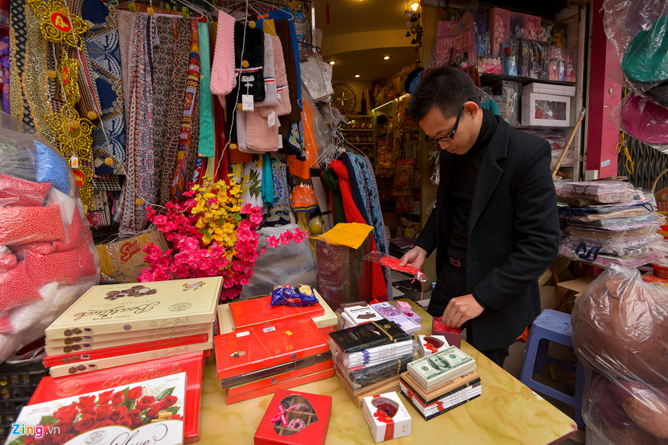 Thị trường quà tặng Valentine lu mờ vì không khí Tết